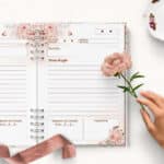 arquivo digital miolo pautado e decorado de caderno de oração com rosas, pássaros e borboletas vintage